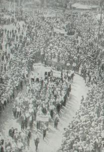 Демонстрация Народного фронта на площади Бастилии. Фотография. 1935 год.
