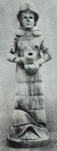 Богиня Иштар. Статуя из Мари. Около 1800 г. до н.э. Известняк.