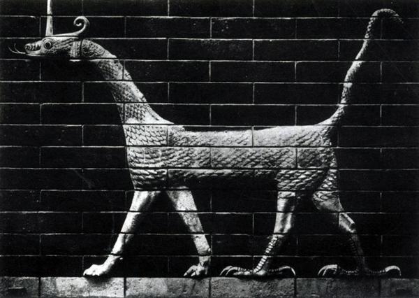 35 6. Фантастический зверь. Изразцовое изображение с ворот Иштар в Вавилоне. Около 570 г. до н. э. Берлин. 