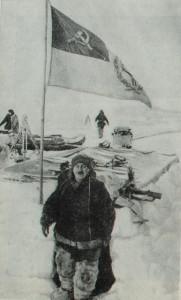 И.Д. Папанин и последний день пребывания на станции "Северный полюс". Фотография. 28 февраля 1938 года.
