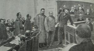 Охрана выводит из зала заседаний IV Государственной думы депутата-большевика Г.И. Петровского. Фотография. 1914 г.
