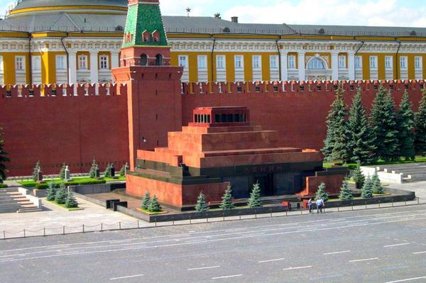 Место захоронения Ленина - современный мавзолей